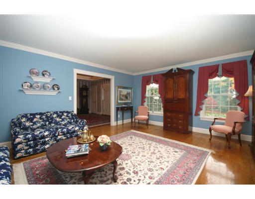 38 Ridge Road Westwood, MA 02090 - Photo 4 of 28 Gallery Image 4