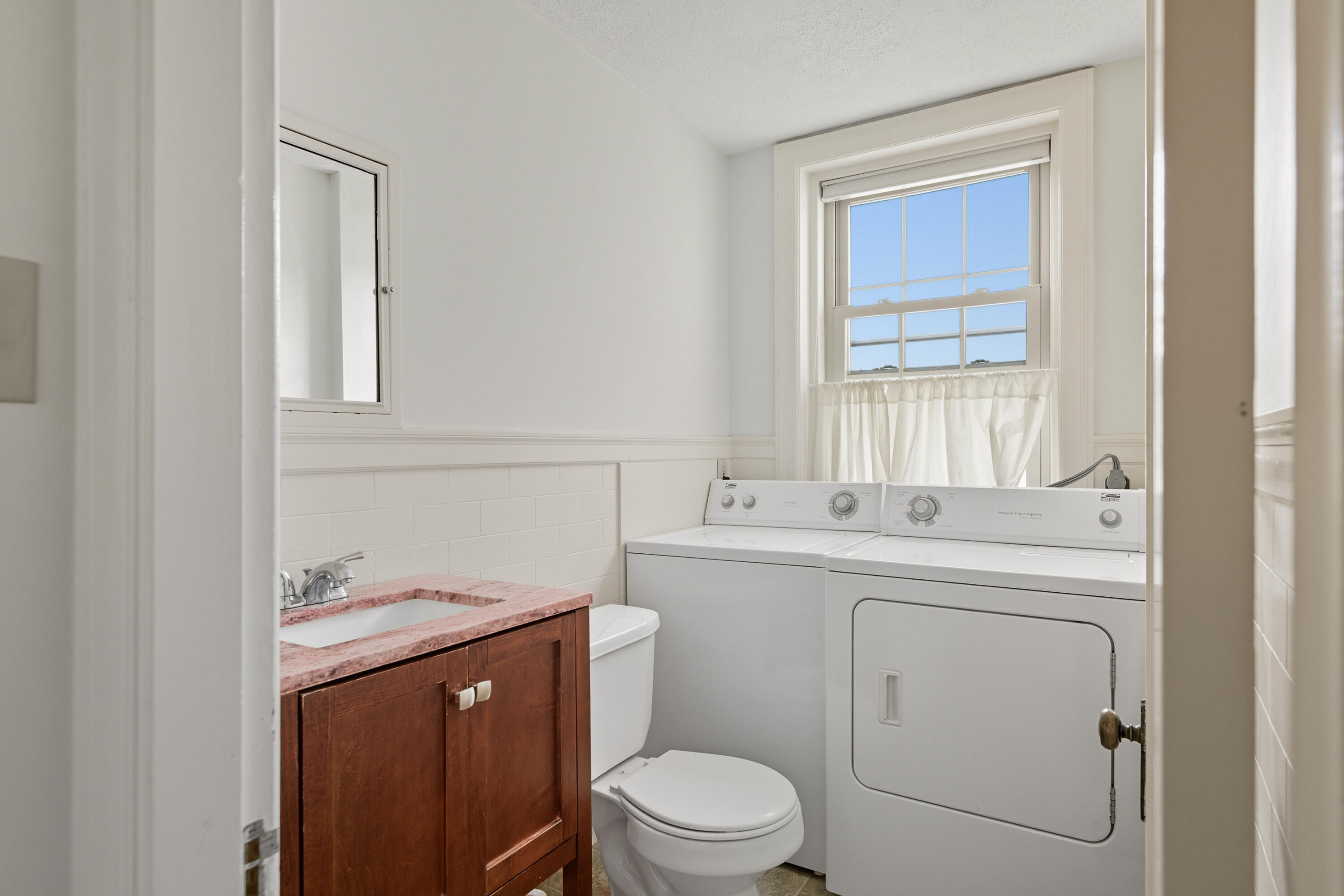 290 Baxter Boulevard, Unit B1 Portland, ME 04101 - Photo 18 of 49 36_290 Baxter Blvd_B1_MorneauStudios_Pri