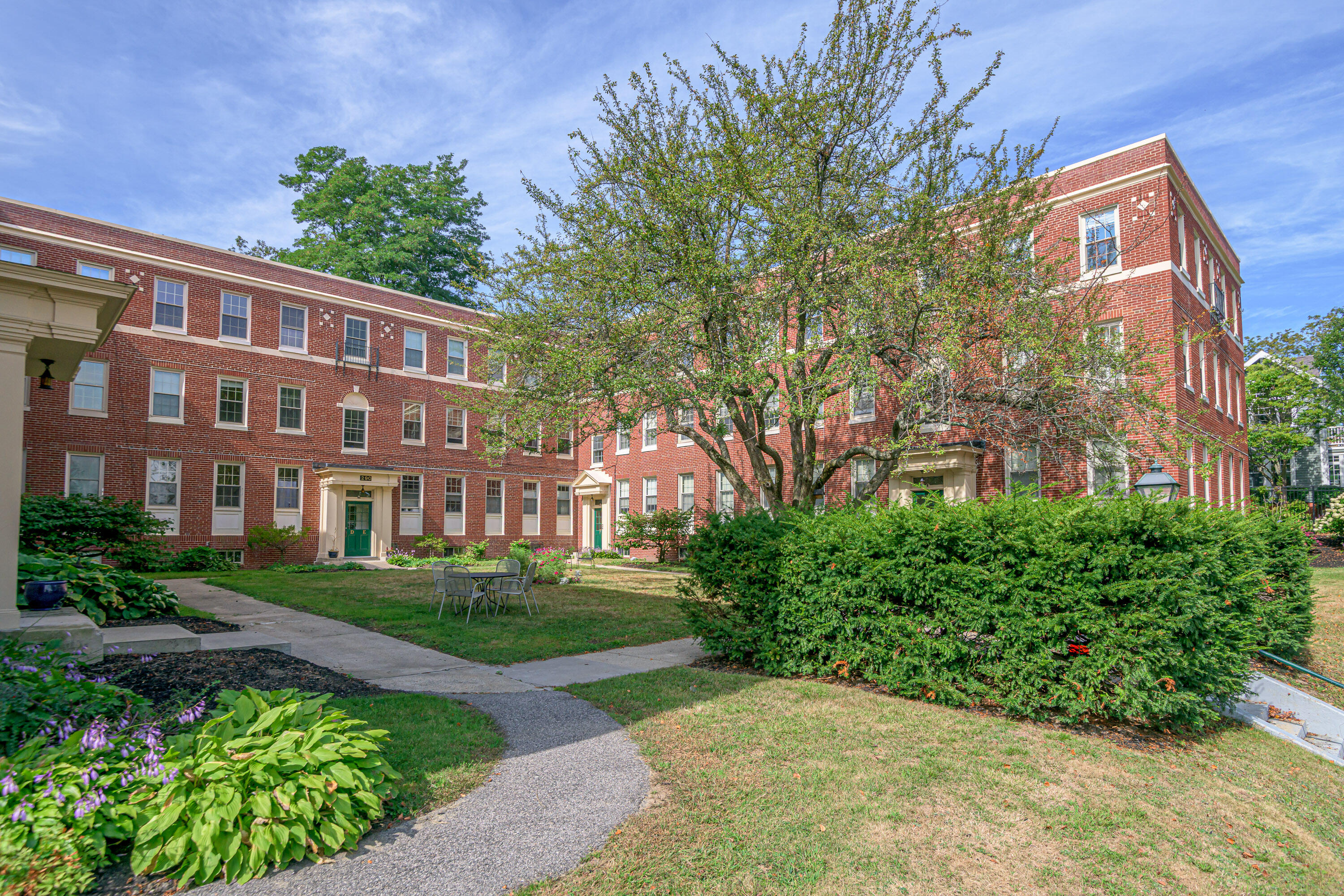 290 Baxter Boulevard, Unit B1 Portland, ME 04101 - Photo 3 of 49 08_290 Baxter Blvd_B1_MorneauStudios_Pri
