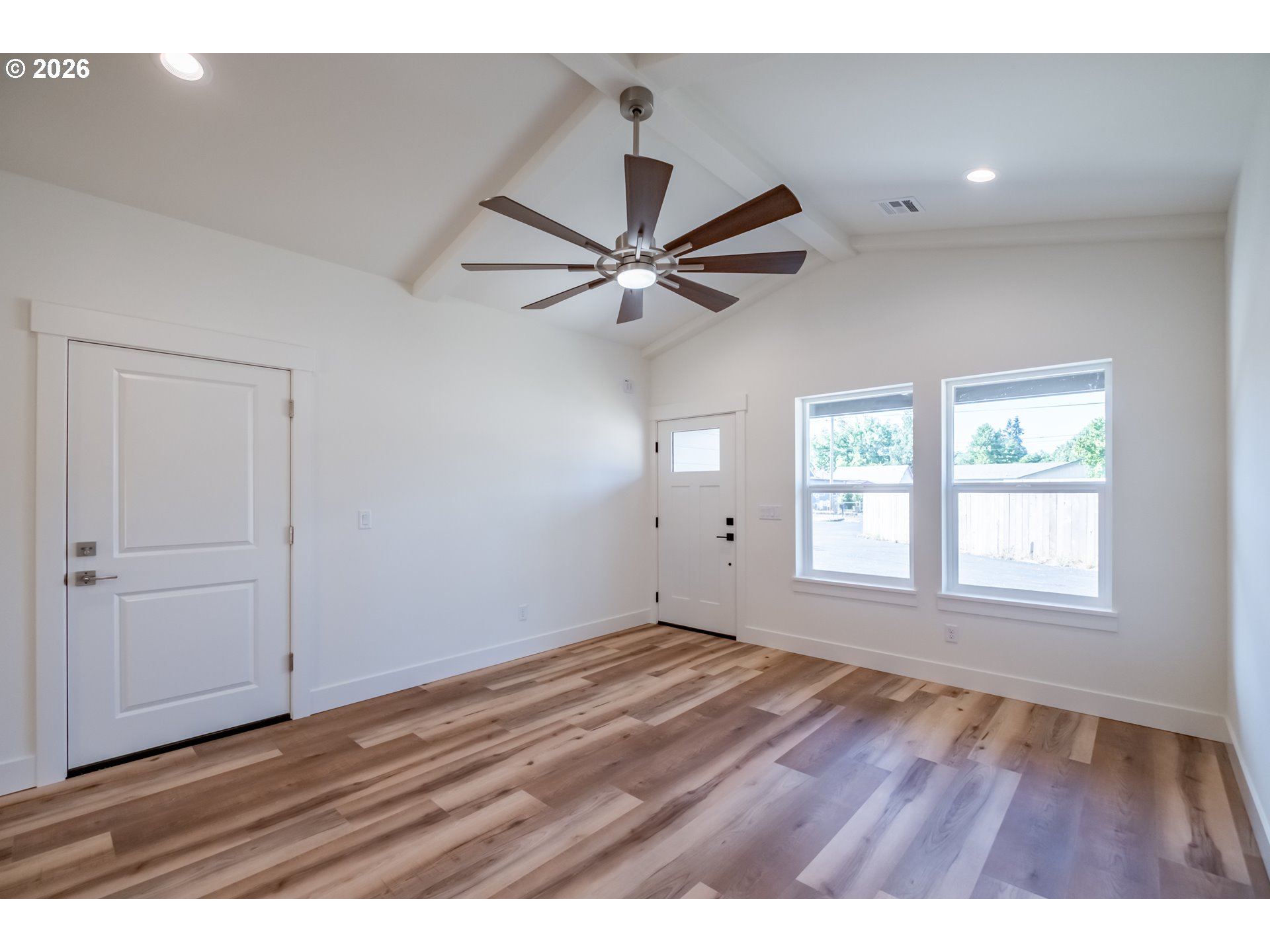 730 East Elmore Street Lebanon, OR 97355 - Photo 3 of 40