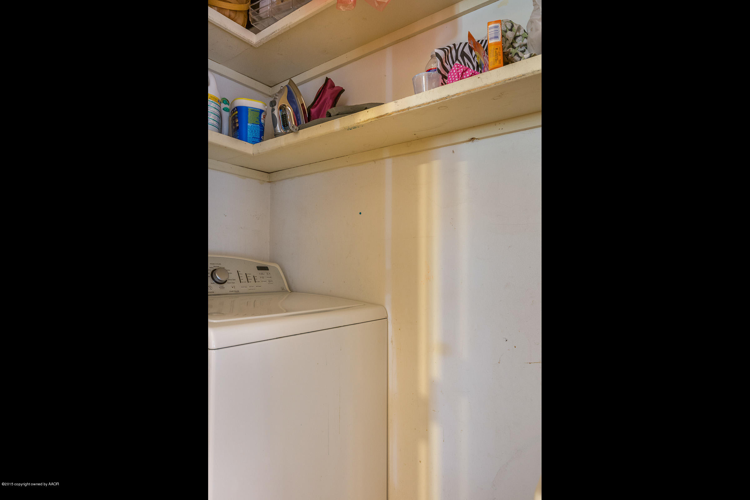 5017 Tulip Avenue Amarillo, TX 79110 - Photo 12 of 16 a utility room with dryer and washer