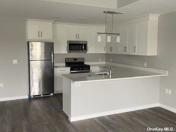 $3,250 | 221 Eastview Drive, Unit 1, Central Islip, NY 11722