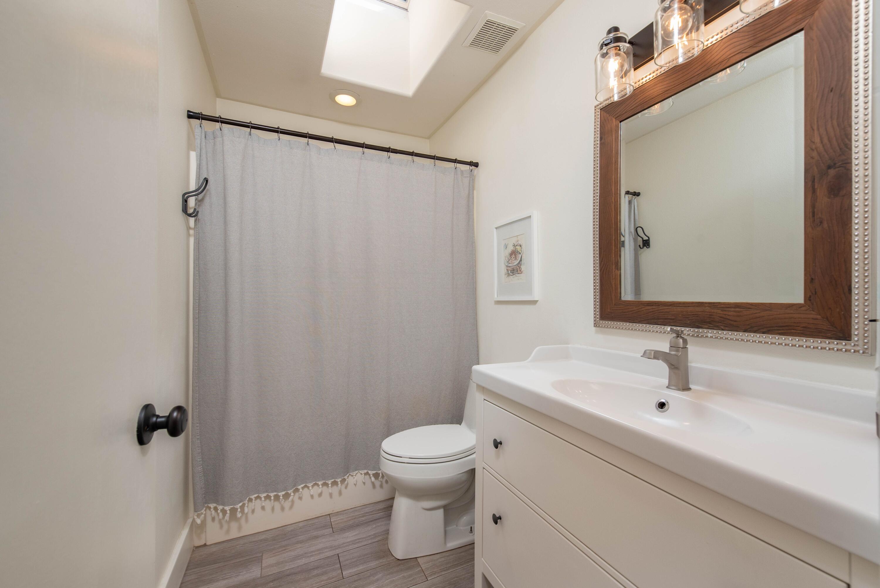 2701 Northwest Strath Way Bend, OR 97703 - Photo 25 of 41 2nd full bathroom between bedrooms 2 and 3