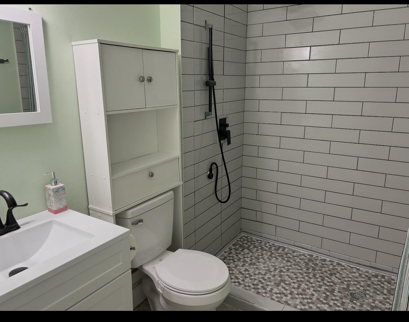 969 Dixie Street Crestview, FL 32536 - Photo 4 of 12 Stylishly Updated Bathroom