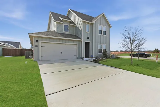 $385,000 | 709 Primrose Lane, Pilot Point, TX 76258