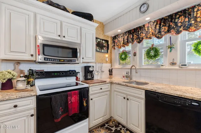 $679,900 | 2131 Grand Boulevard, Niskayuna, NY 12309