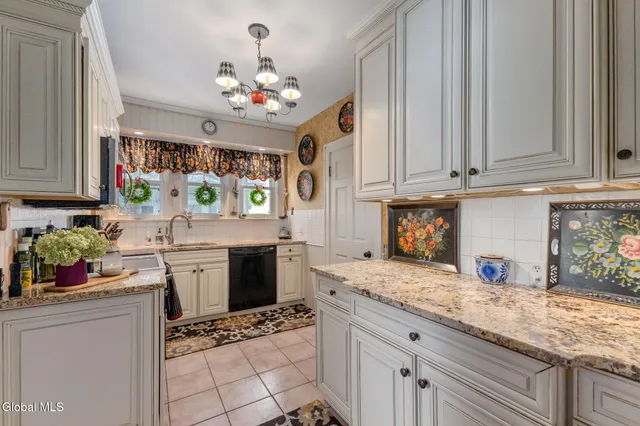 $679,900 | 2131 Grand Boulevard, Niskayuna, NY 12309