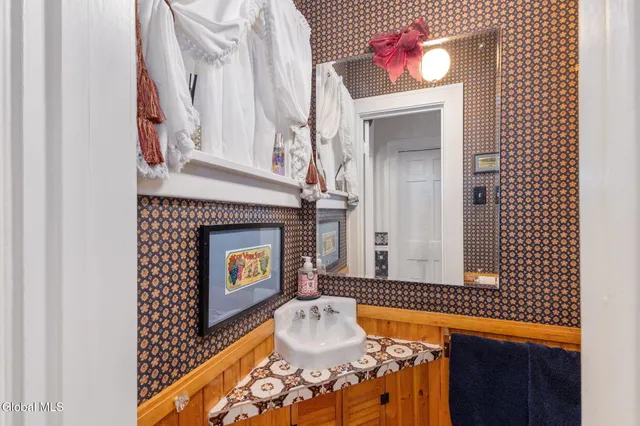 $679,900 | 2131 Grand Boulevard, Niskayuna, NY 12309