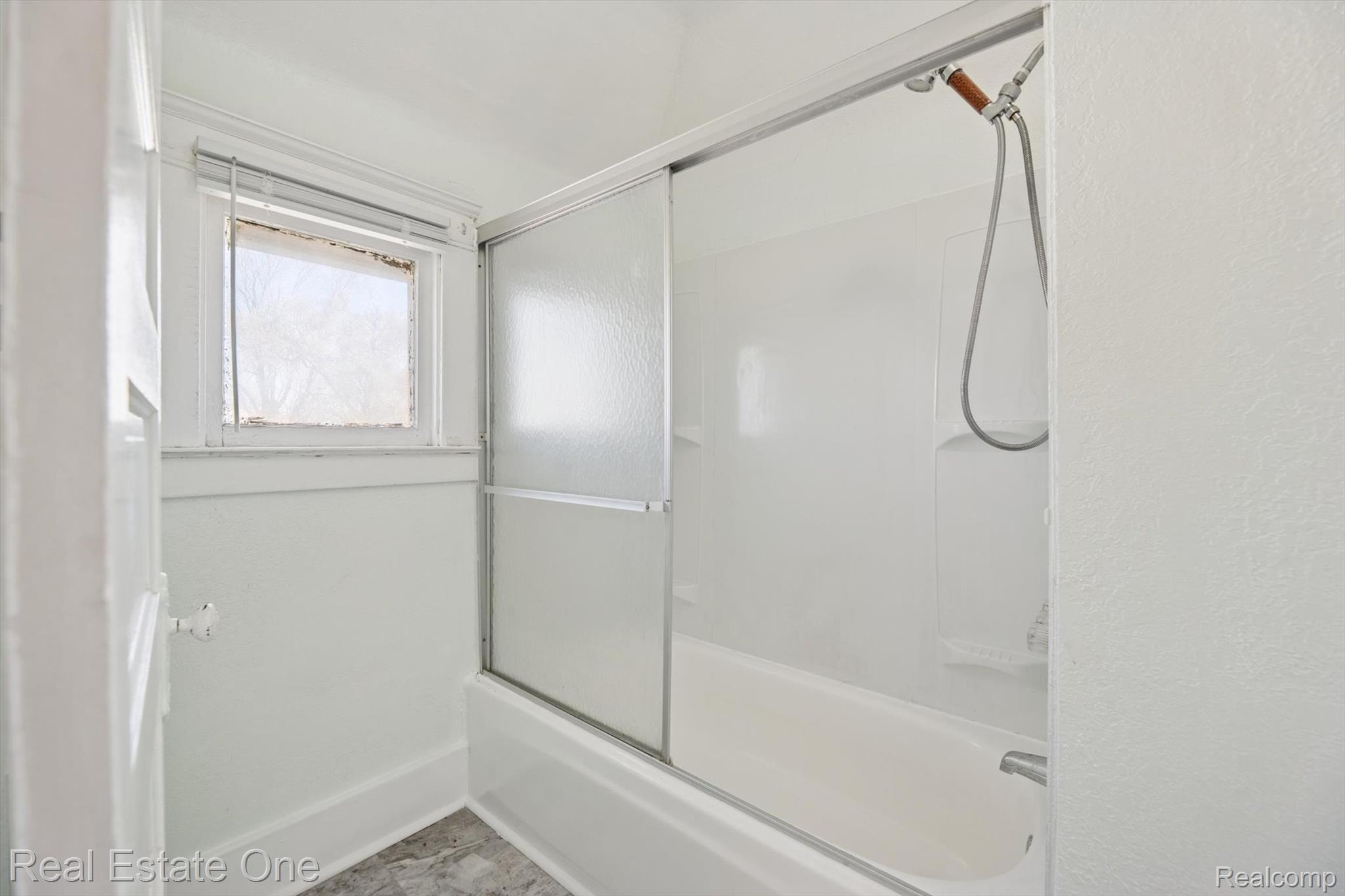 159 Dwight Street River Rouge, MI 48218 - Photo 28 of 48 28-159-Dwight-St-River-Rouge-MI-48218-WindowStill-30.jpg