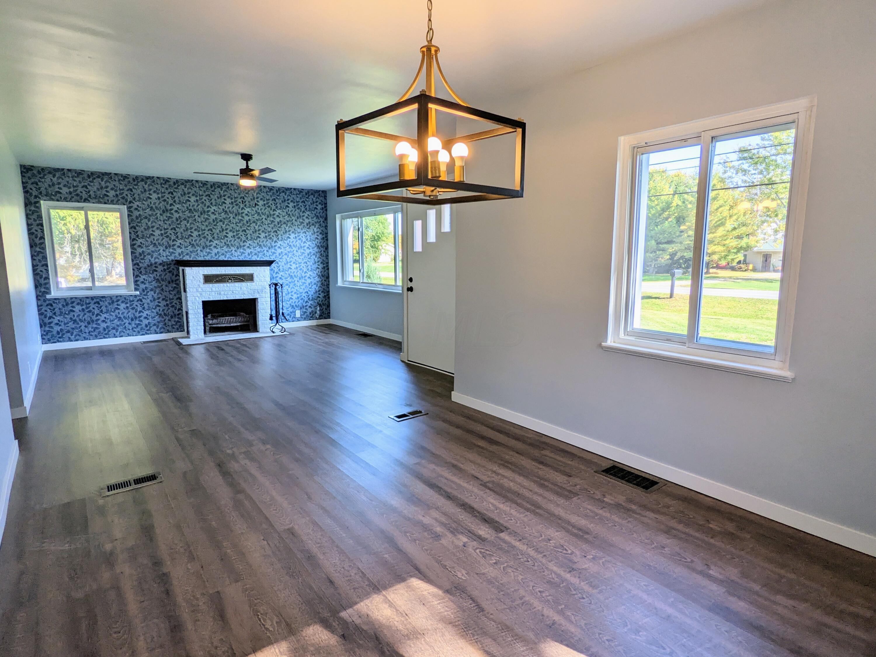 2701 Gooding Road Marion, OH 43302 - Photo 5 of 27 7 Dining to Living