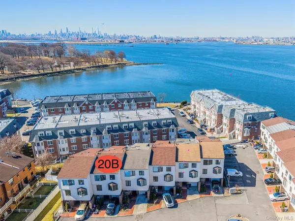 $899,999 | 120-12 Riviera Court, Unit 20B | College Point