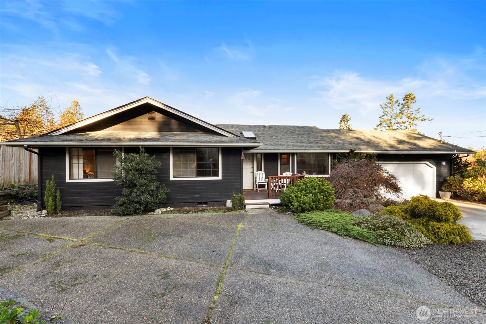 909 55th Street Port Townsend, WA 98368 - Photo 3 of 36 a front view of a house with garden