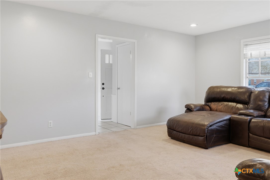 803 Hybiscus Lane Victoria, TX 77904 - Photo 8 of 16