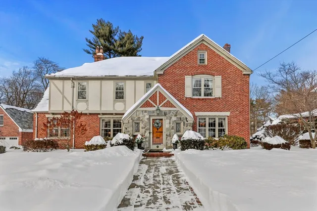 $824,900 | 58 Englewood Road, Longmeadow, MA 01106