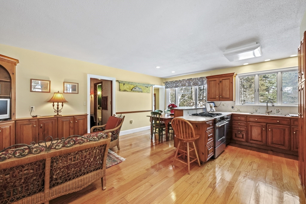 58 Englewood Road Longmeadow, MA 01106 - Photo 13 of 40