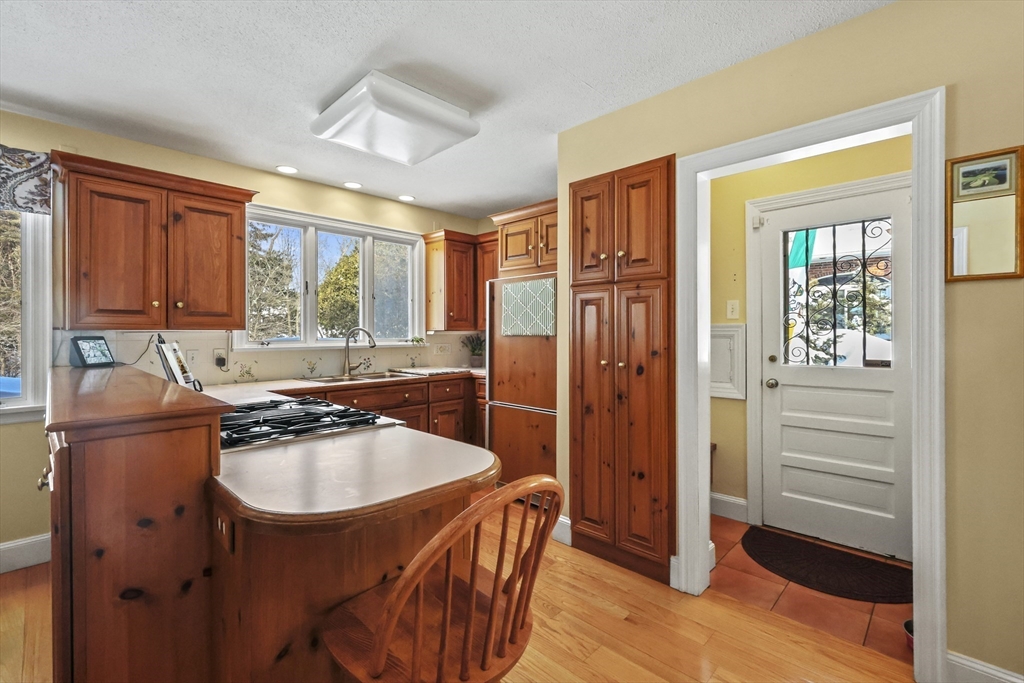 58 Englewood Road Longmeadow, MA 01106 - Photo 14 of 40