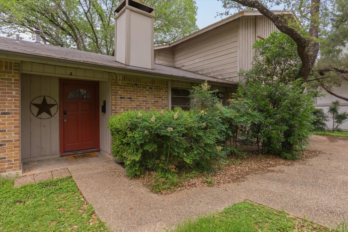6307 Shadow Valley Drive Austin, TX 78731 - Photo 3 of 24