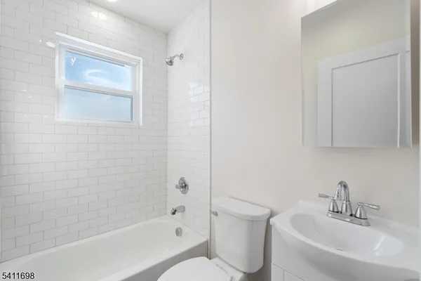 $2,500 | 826 George Street, Unit 1, Plainfield, NJ 07062