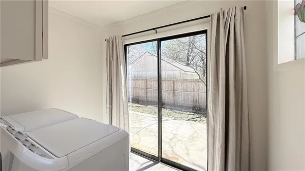 $2,775 | 7601 Foster Street, Overland Park, KS 66204