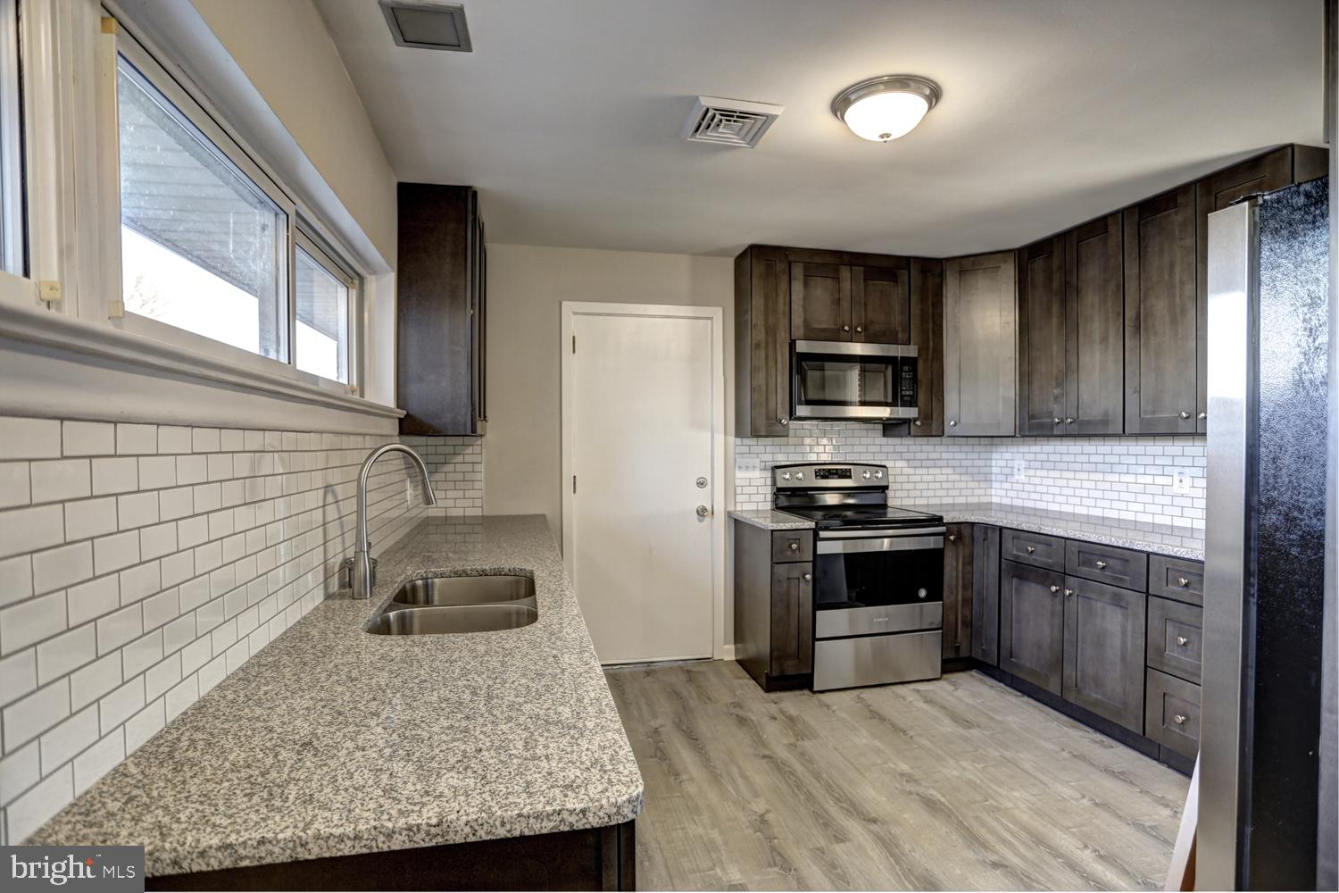 414 Berryhill Road Harrisburg, PA 17109 - Photo 15 of 38 Kitchen