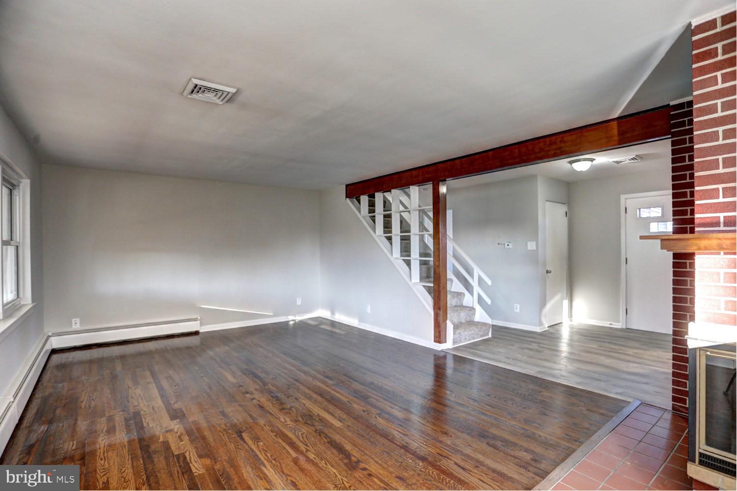 414 Berryhill Road Harrisburg, PA 17109 - Photo 7 of 38 Living Room