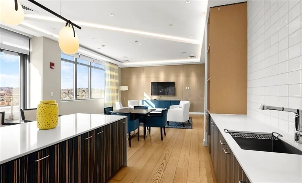 80-82 Fenwood Road, Unit 1007 Boston, MA 02115 - Photo 3 of 8
