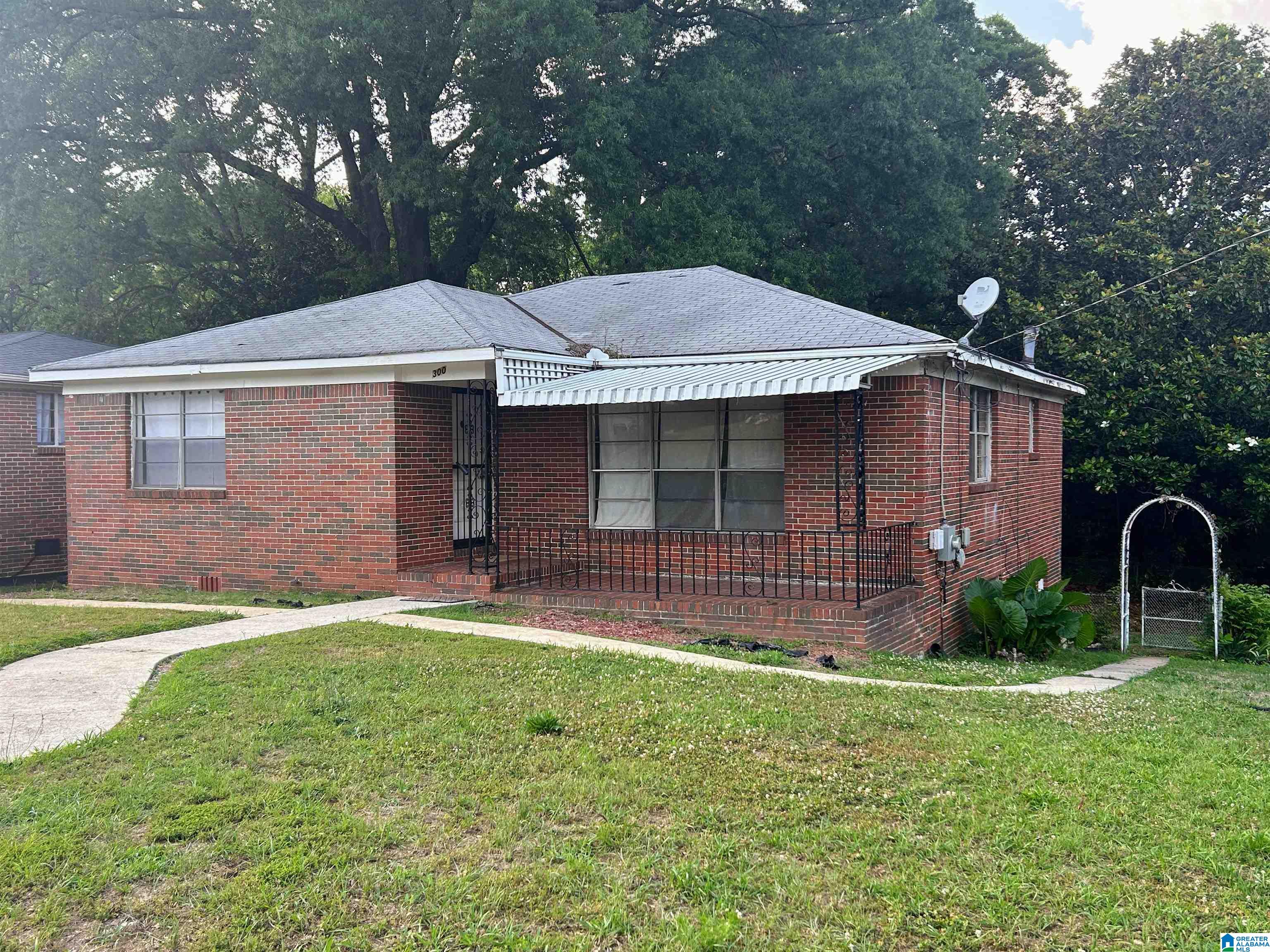 300 16th Avenue Southwest Birmingham, AL 35211 - Photo 1 of 24