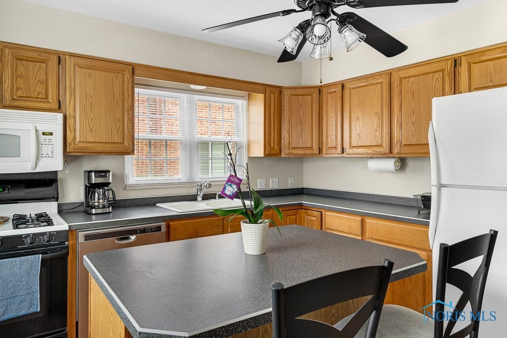 2933 Cheltenham Road Toledo, OH 43606 - Photo 16 of 39 Kitchen