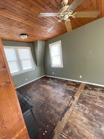 $350,000 | 71555 Highway 43, South Haven, MI 49090