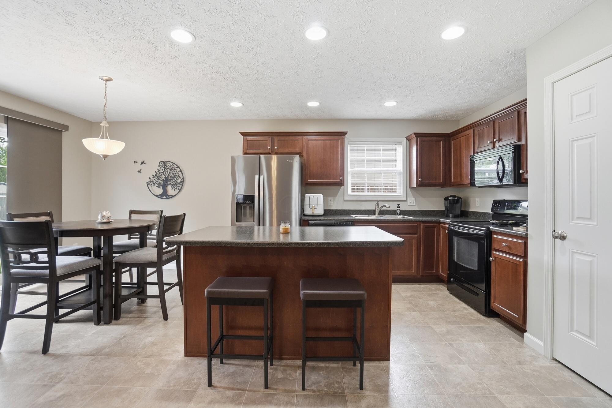 1728 Hunters Ridge Drive Troy, OH 45373 - Photo 12 of 47 Kitchen - 1728 Hunters Ridge Drive, Troy, OH 45373