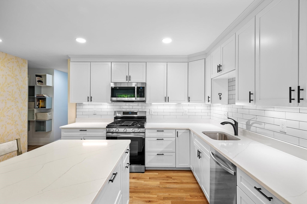 72 Manchester Street, Unit 72 Lowell, MA 01852 - Photo 10 of 41