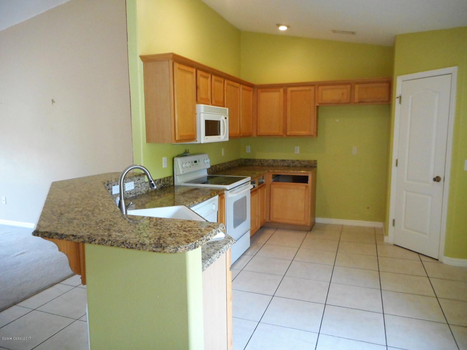 2174 Watkins Road Southeast Palm Bay, FL 32909 - Photo 5 of 13 Kitchen