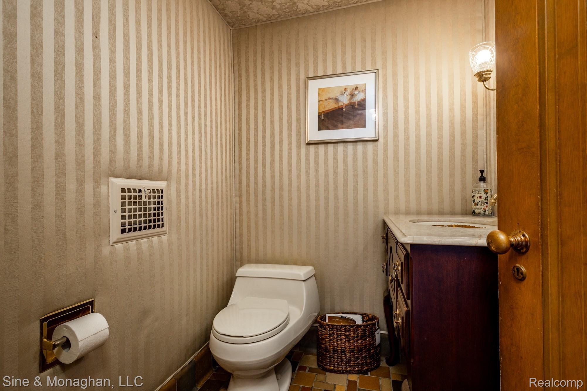 474 Washington Road Grosse Pointe, MI 48230 - Photo 24 of 73 474 Washington S031.jpg