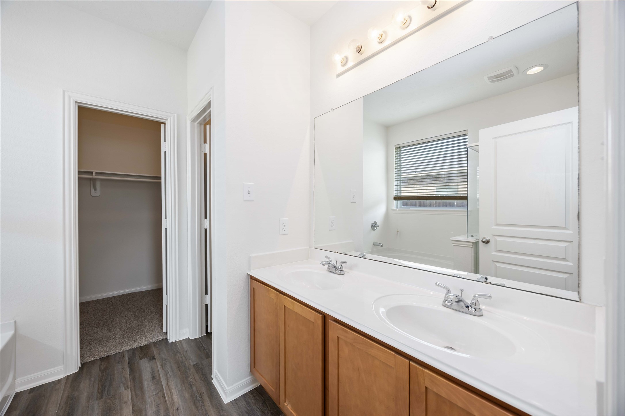 221 Shoshone Ridge Drive La Marque, TX 77568 - Photo 15 of 30