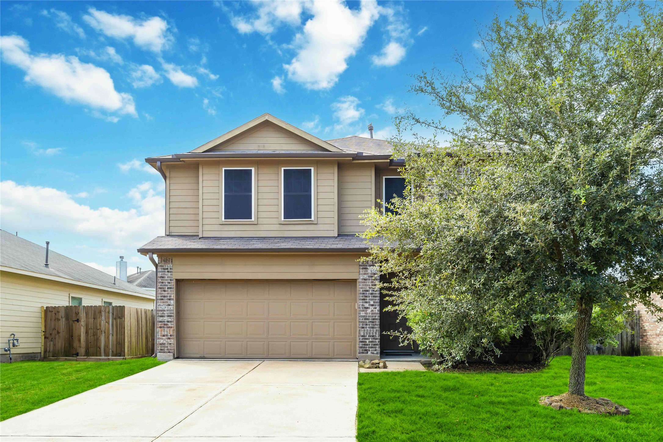 221 Shoshone Ridge Drive La Marque, TX 77568 - Photo 2 of 30