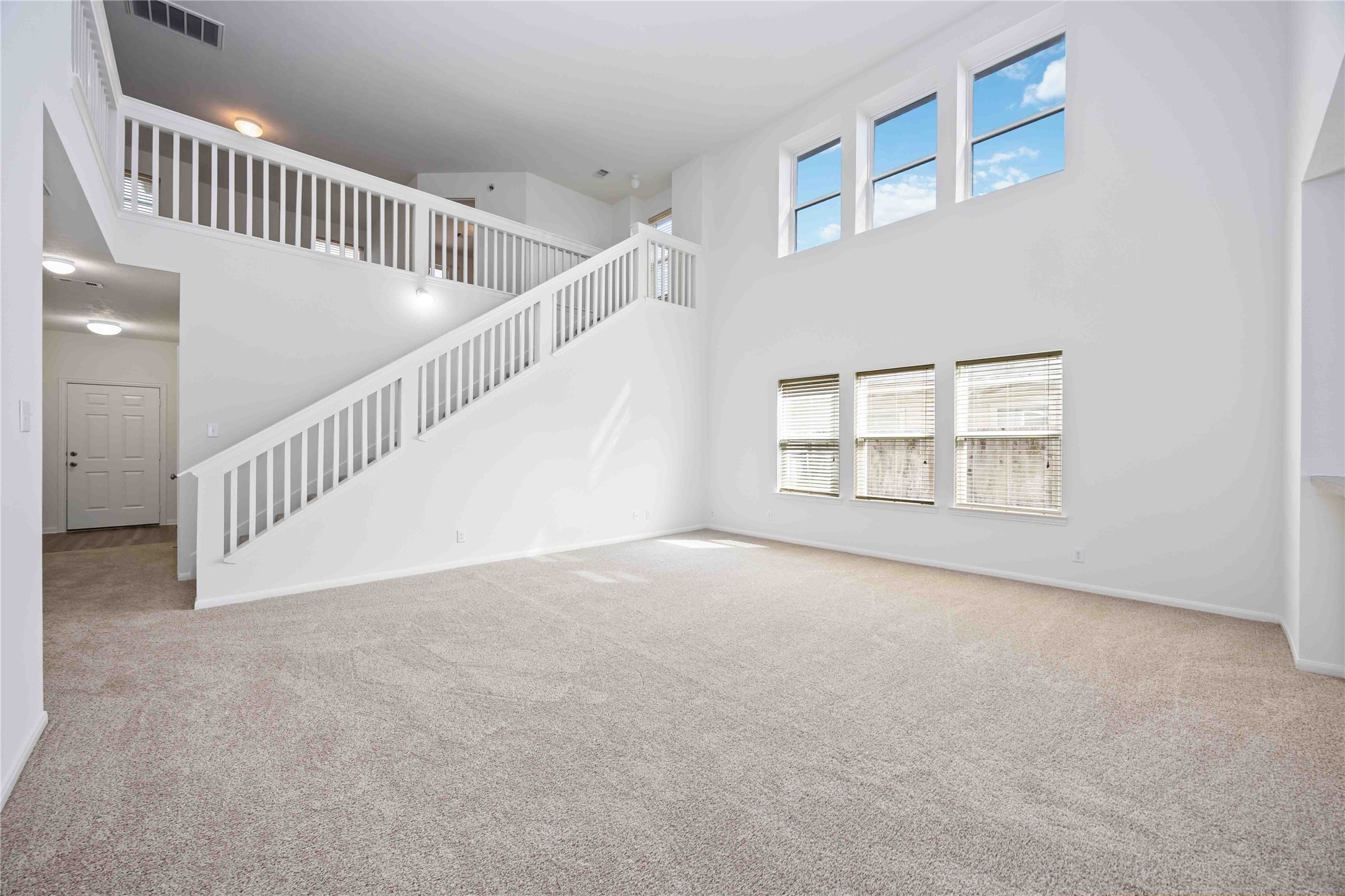 221 Shoshone Ridge Drive La Marque, TX 77568 - Photo 5 of 30