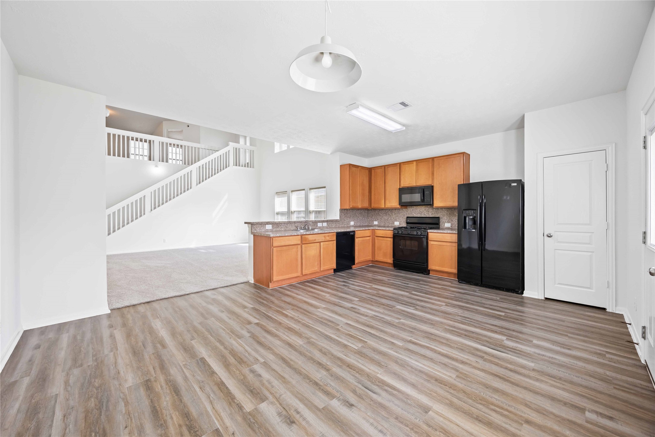 221 Shoshone Ridge Drive La Marque, TX 77568 - Photo 9 of 30