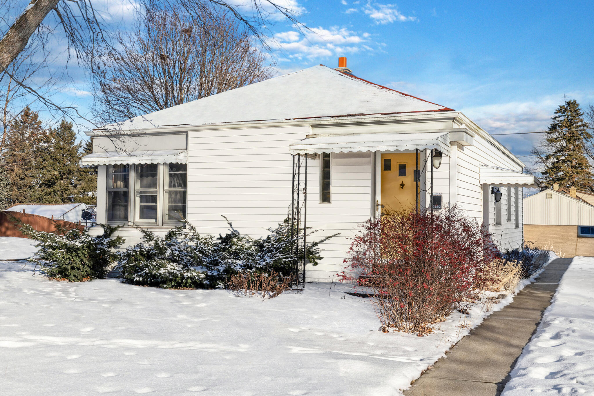 3602 South Whitnall Avenue Milwaukee, WI 53207 - Photo 8 of 10 Front Exterior