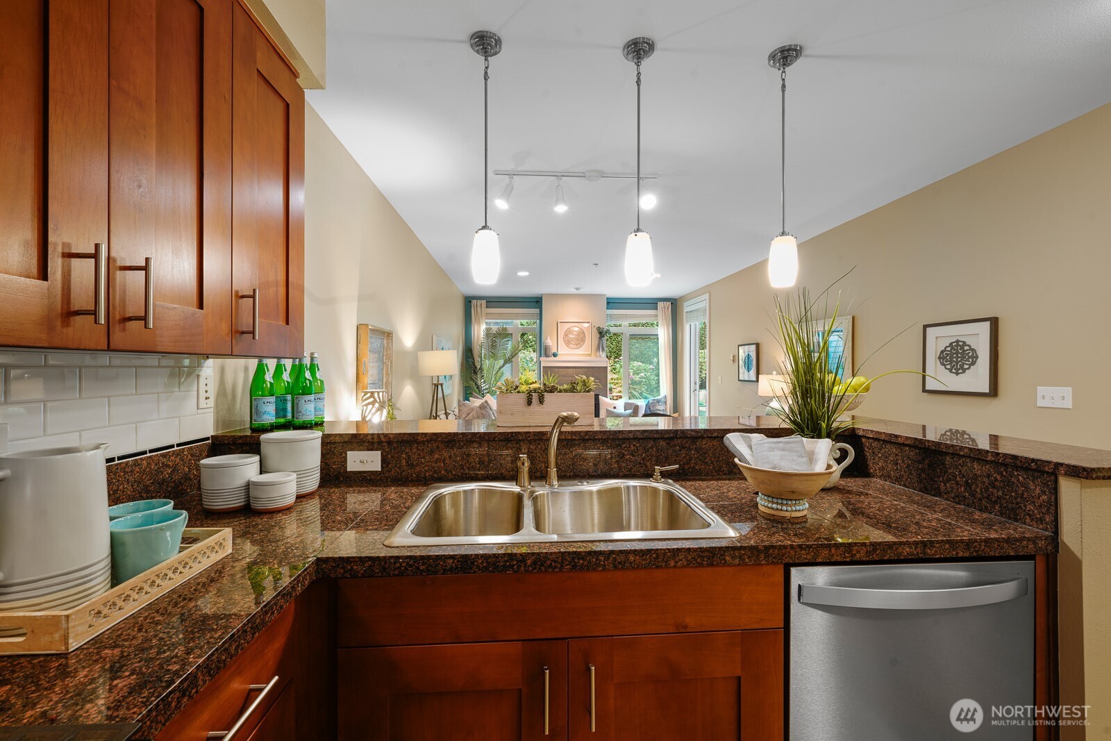 51 Pine Street, Unit 202 Edmonds, WA 98020 - Photo 4 of 31