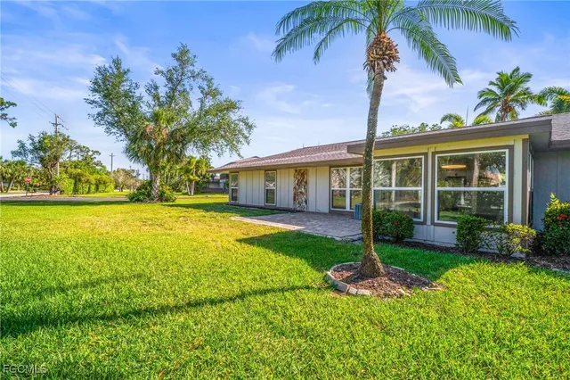 $1,750 | 4293 Island Circle, Unit 2, Fort Myers, FL 33919