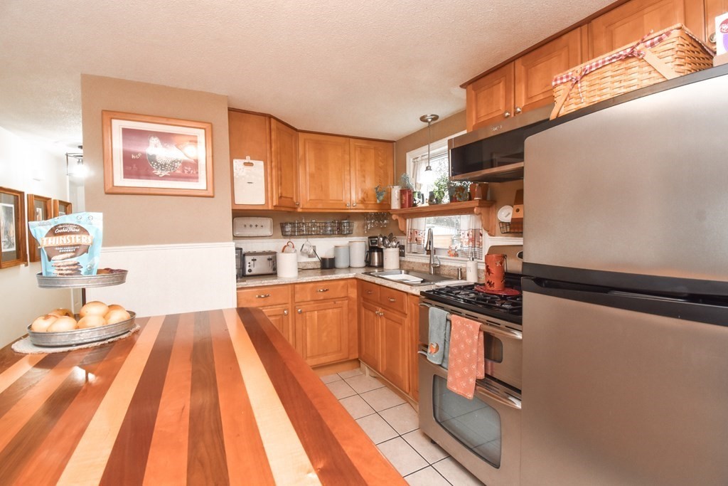 61 Arthur Street Springfield, MA 01104 - Photo 12 of 42