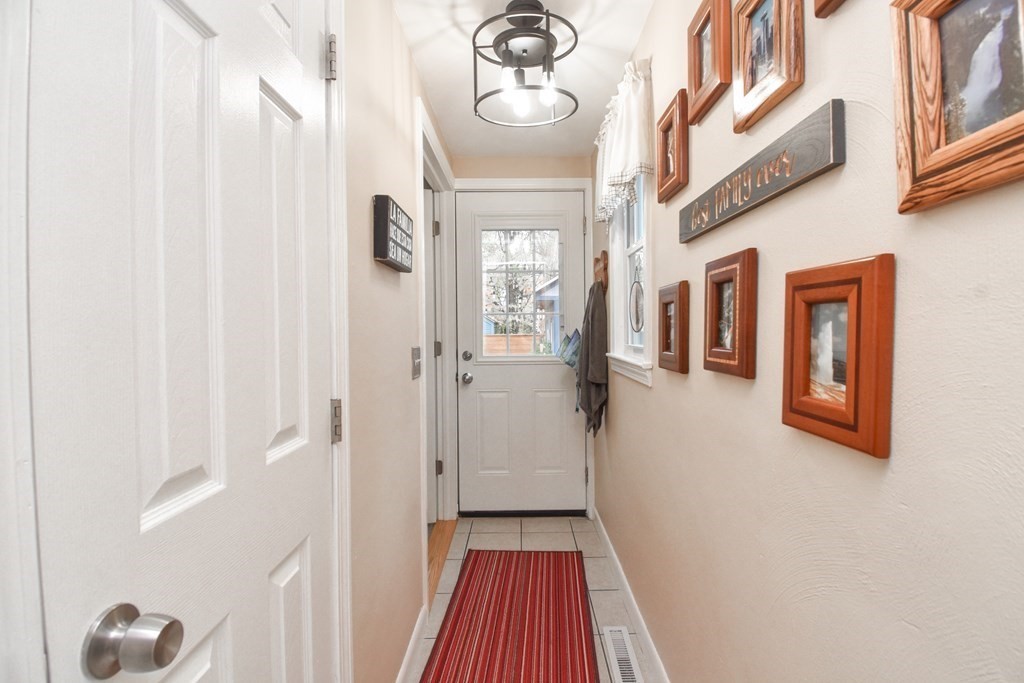 61 Arthur Street Springfield, MA 01104 - Photo 13 of 42