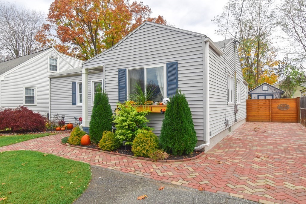61 Arthur Street Springfield, MA 01104 - Photo 3 of 42