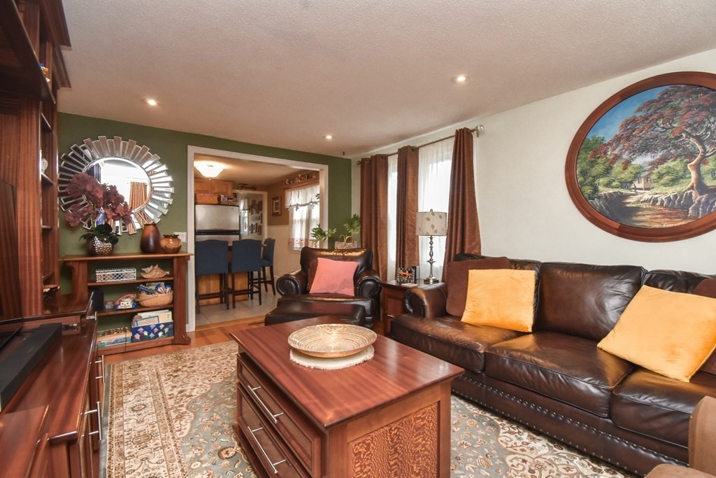 61 Arthur Street Springfield, MA 01104 - Photo 4 of 42