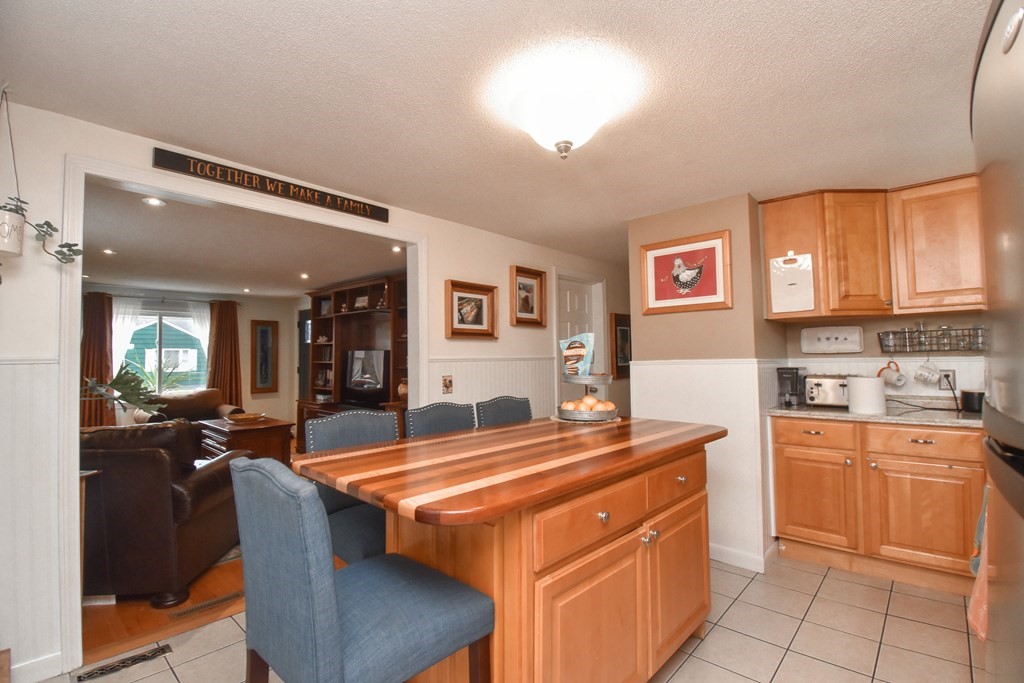 61 Arthur Street Springfield, MA 01104 - Photo 8 of 42