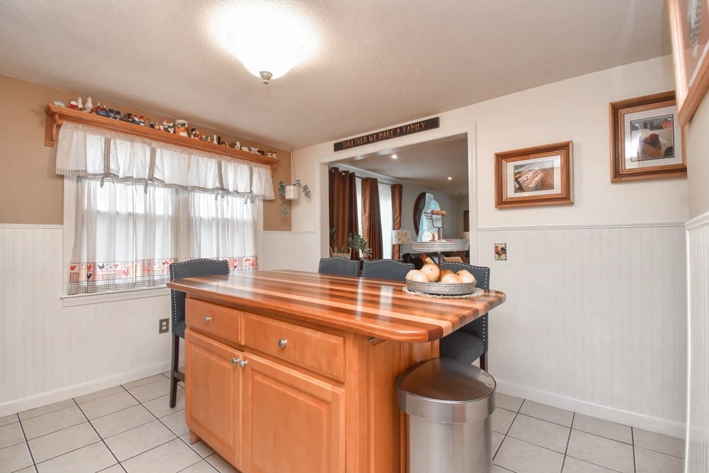 61 Arthur Street Springfield, MA 01104 - Photo 9 of 42