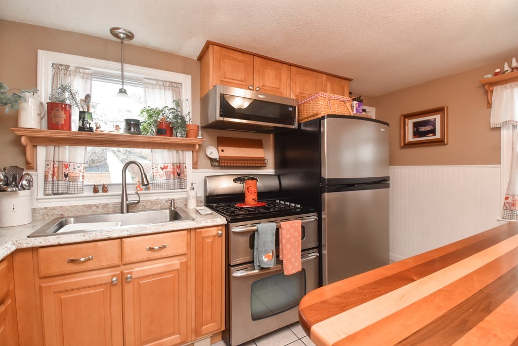 61 Arthur Street Springfield, MA 01104 - Photo 10 of 42