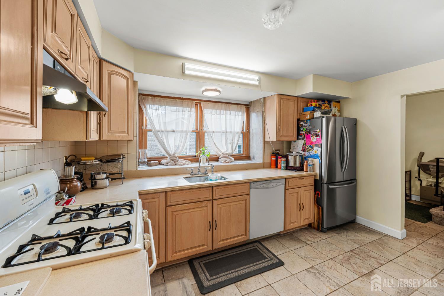 1005 Robin Road Hillsborough, NJ 08844 - Photo 9 of 46