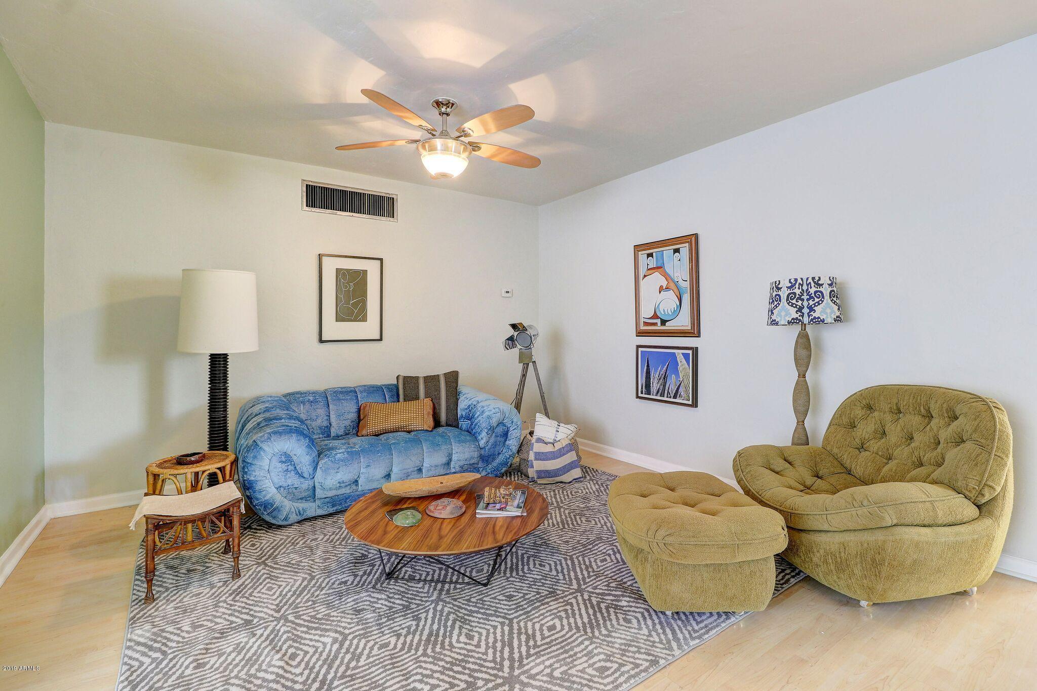 1813 East Almeria Road Phoenix, AZ 85006 - Photo 11 of 25 LIVING ROOM