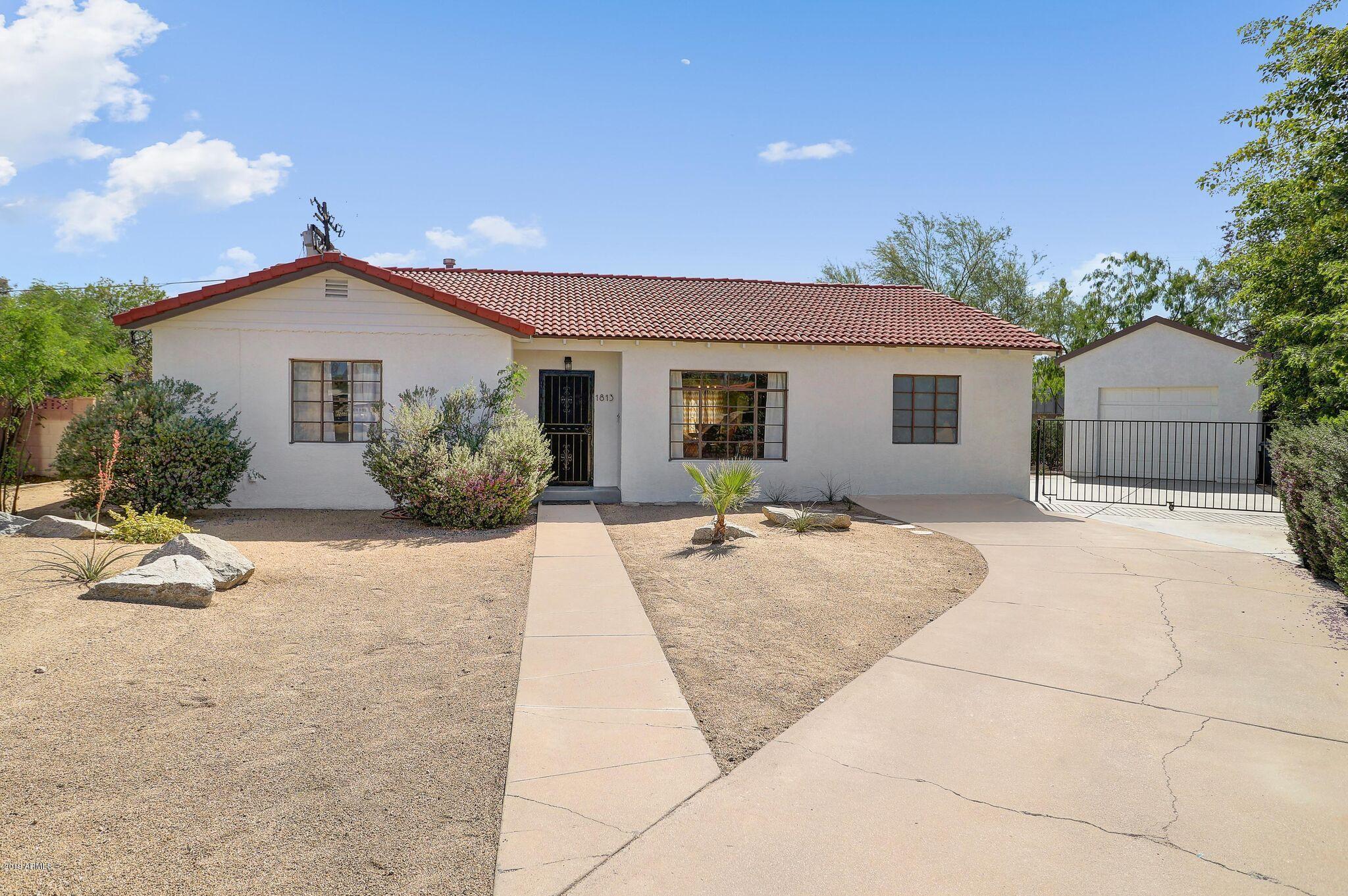 1813 East Almeria Road Phoenix, AZ 85006 - Photo 3 of 25 FRONT VIEW